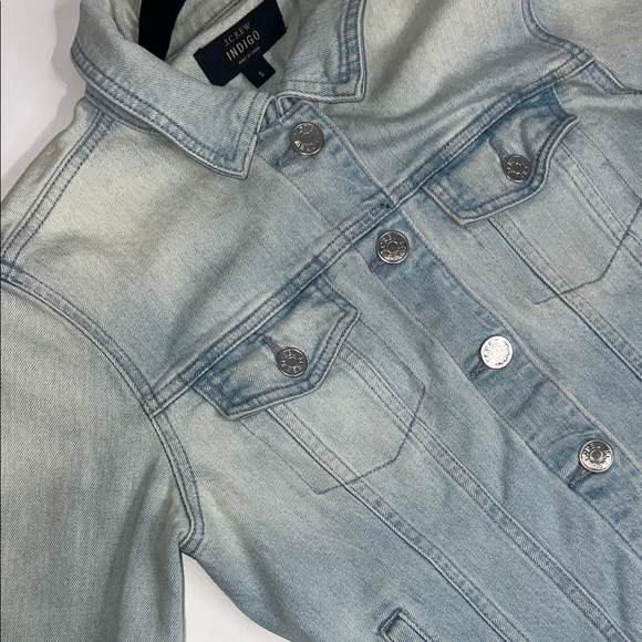 Preowned Women’s J Crew Indigo Light Blue Jean Jacket - Picture 6 of 9